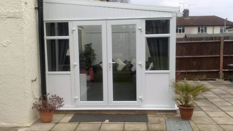 Full Height Smooth Panel white lean to