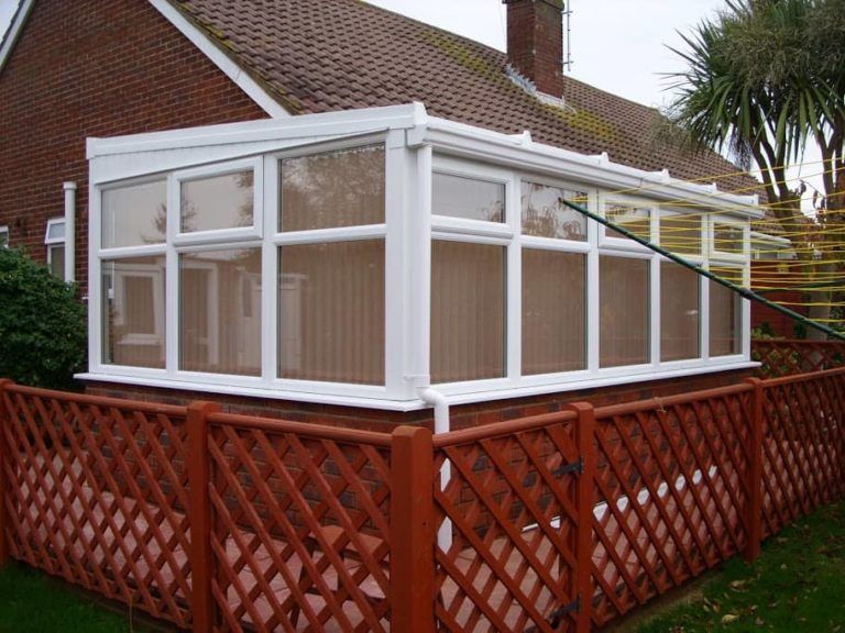 Lean To conservatory with dwarf wall